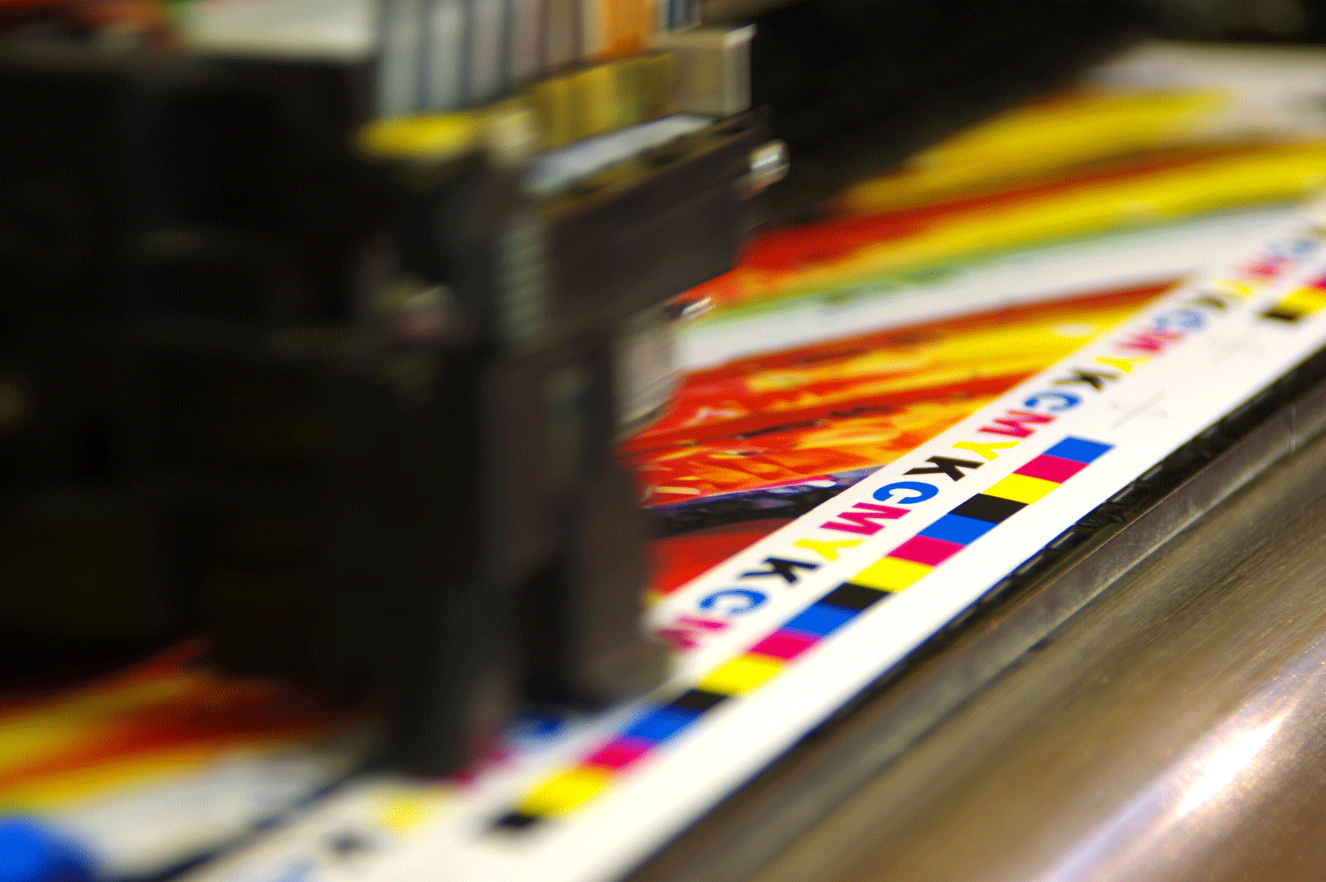 How to Choose Between Outsourcing Print vs In-House Print?